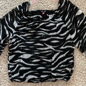 Vince Camuto blouse in Black/white print, size Large